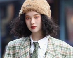 女生短发烫小卷好看吗 灵动俏皮散发独特魅力