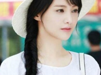 女生侧扎鱼骨辫编发 温柔减龄打造淑女范