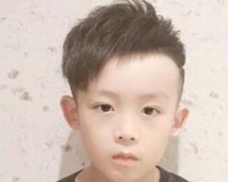 小男孩剪什么发型好看 两边剃短发清爽酷炫