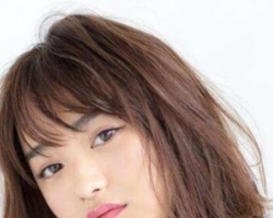 头大的女生适合的发型 这样弄发型不仅好看还显脸小