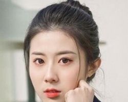 学生简单盘发发型 落落大方绽放出学生青春活