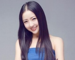 气质中分直发发型 打造最温婉动人邻家女