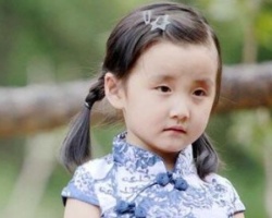 小女孩穿旗袍发型 复古风造型可爱又不失时尚感