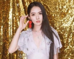女生长直发怎么弄好看 无刘海直发利落大方显气质