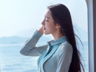 齐腰长直发美女发型 打造清新邻家女神