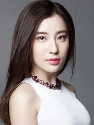 大脸女生适合留直发吗 简约直发很适合大脸女生