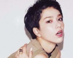 女生露耳超短发 简洁利落个性十足
