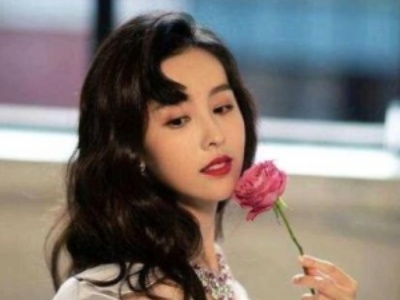 港风复古卷发发型 烫大波浪打造妩媚女神