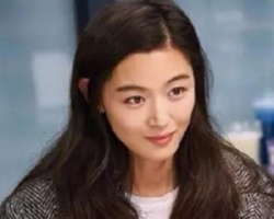 女生人鱼卷发型怎么烫 轻盈优雅烫完秒变女神