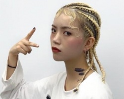 酷女孩适合扎什么发型 这样扎酷炫有范显个性
