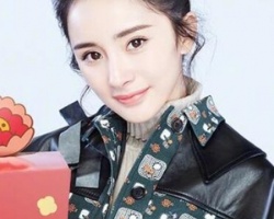 丸子头怎么扎好看 明星丸子头尽显随性美