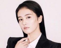 女生显气场干练发型 简约直发打造御姐范