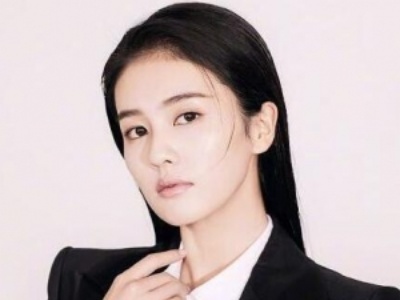 女生显气场干练发型 简约直发打造御姐范