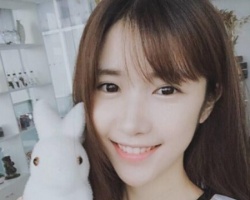 今年流行的直发发型 打造网红同款清纯直发女神