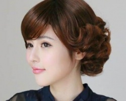 头发很短弄梨花烫好看吗 40岁中年女人短发梨花烫图片