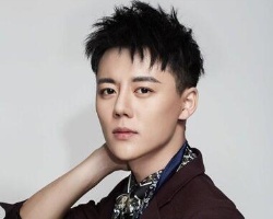 女生喜欢男生什么发型 时尚感爆棚卷发最受亲睐
