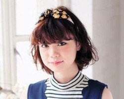 早上怎么打理梨花烫好看 中短发梨花头整理教程图解