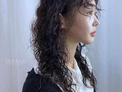 长发全头烫小卷造型 高层次设计洋气不显老