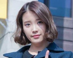 斜留海梨花烫发图片 女生侧分梨花头发型