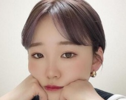 短发怎么弄八字刘海 卷发棒弄八字刘海教程