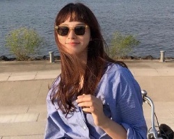 女生眉上刘海又流行 鬼马冷酷巨百搭