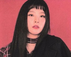 眉上刘海直发 秒变高冷女神