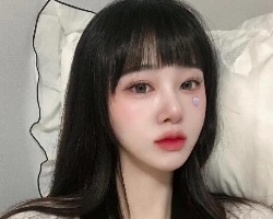 眉上刘海鬼马灵动 直发最适合的刘海