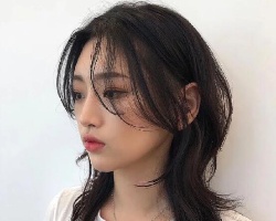 2022女生剪什么发型好看 高层次中长发减龄显高不挑人