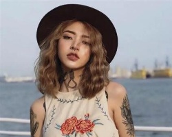 气质风锁骨短发 尽显妩媚俏皮感