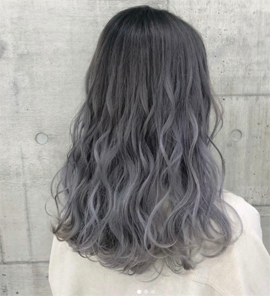 奶芋紫灰色头发图片