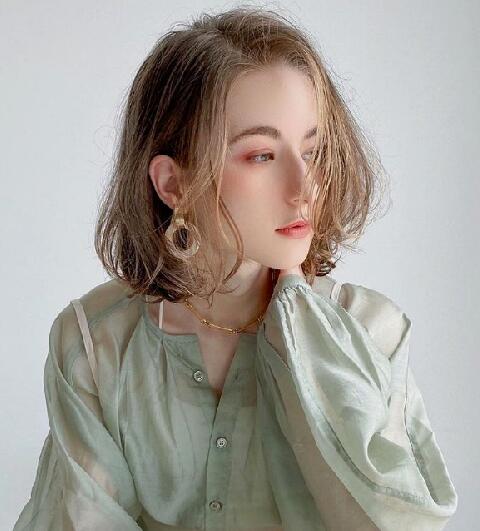长脸女生短发设计 修饰出精致小脸