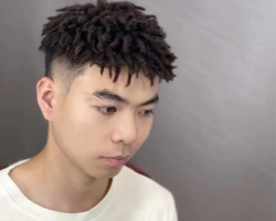 成熟复古黑人烫脏辫 最新流行的男生脏辫
