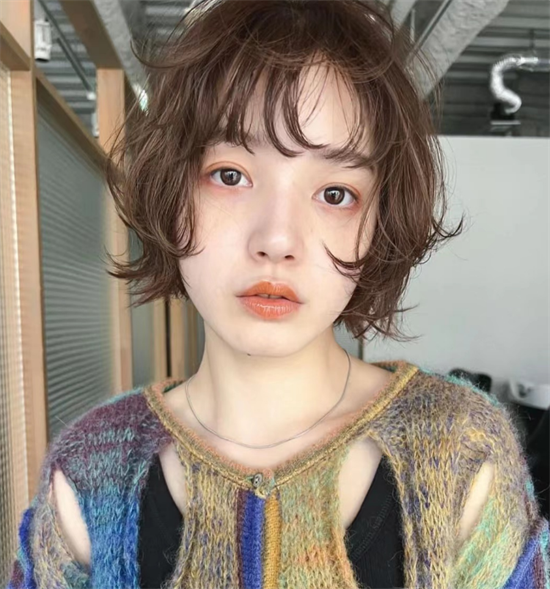 圆脸适合的短发 层次感日系发型