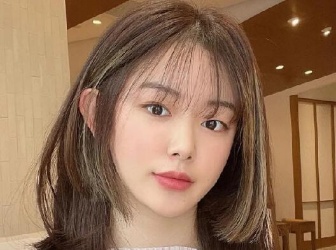 人气卷发发型示范 让你路人变女神