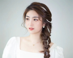 杨超越同款珍珠编发 甜美文艺时尚减龄