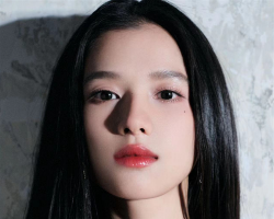 张婧仪黑长直造型 高贵端庄气质爆棚