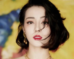 女明星同款短卷发 温柔or性感随时切换