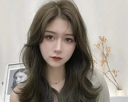 女生个性烫发推荐 时髦云朵烫发型