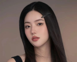 简约百搭黑长直 女人味时尚发型