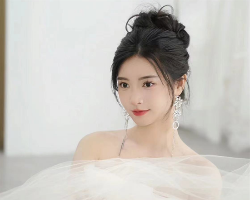 简约花苞头盘发 显高显瘦又减龄