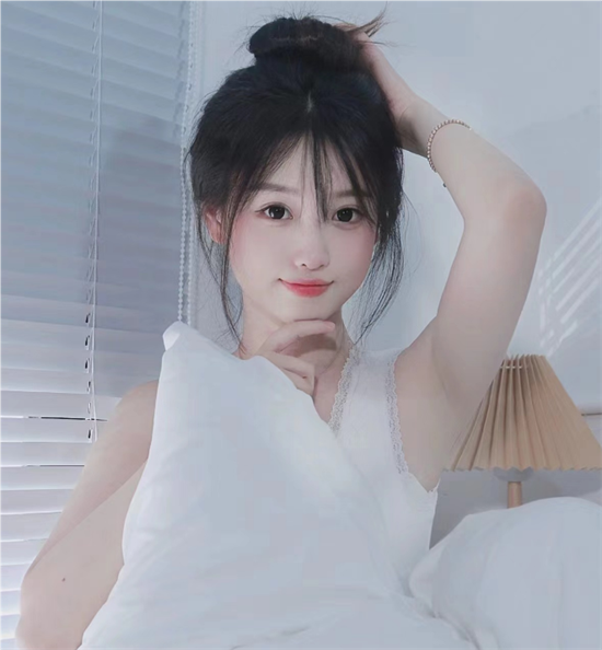 夏季不要错过的扎发 元气百搭丸子头发型