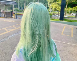 夏季最惹眼的发色 梦幻显白薄荷绿