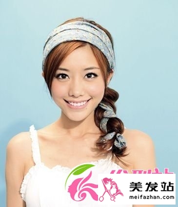  复古碎花发带 夏日来个甜美升级 