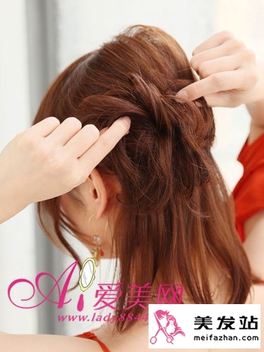  夏日清爽发型 梨花头的甜美变换 