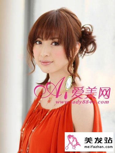  夏日清爽发型 梨花头的甜美变换 