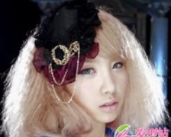 2011年女生流行新式麦穗烫发型