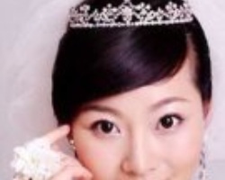 优雅头饰为新娘绝美发型添彩