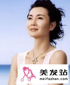 入秋盘发发型DIY技巧