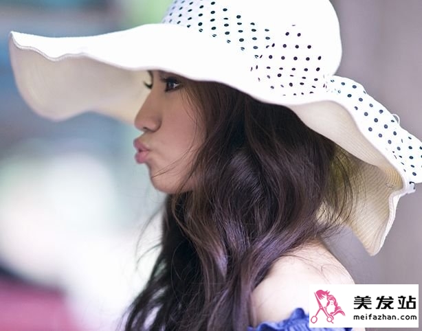 清华园中拍摄的韩国长发MM