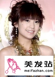  甜美杨丞琳甜蜜发型秀 